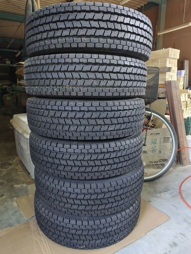 引き取りで値引きしますよ　　新品　未使用　エルフ　スタッドレス　2トン　トラック　低床　イボ付き　2022年製　ホイル　6本せっと