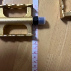 ペダル　ゴールドの画像