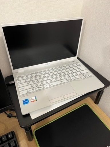 新品同様　富士通　 LIFEBOOK WU2/E3 i5 16GB 256GB
