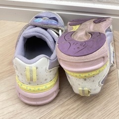 69. アナ雪　スニーカーの画像