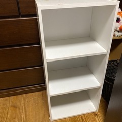 事務用デスクと椅子のセットの画像