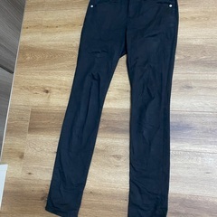 GU  黒パンツ　67