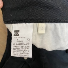 GU  黒パンツ　67の画像