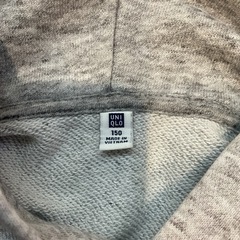 ユニクロパーカー　長袖　150センチの画像