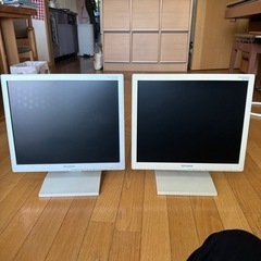 17インチの液晶モニターを1台500円で差し上げます
