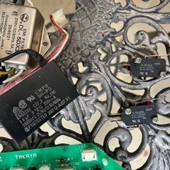 値下げ！　変圧器、マイクロスイッチ　他電気部品諸々の画像