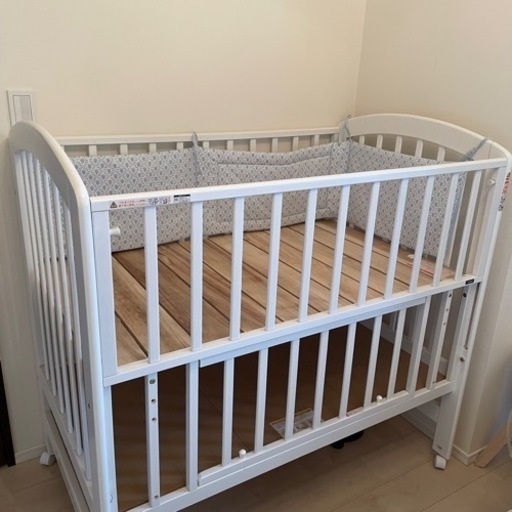 カトージ ベビーベッド ホワイト【内寸：70×120cm】