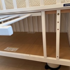カトージ ベビーベッド ホワイト【内寸：70×120cm】の画像