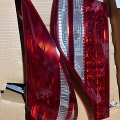 エスティマ　テールランプの画像