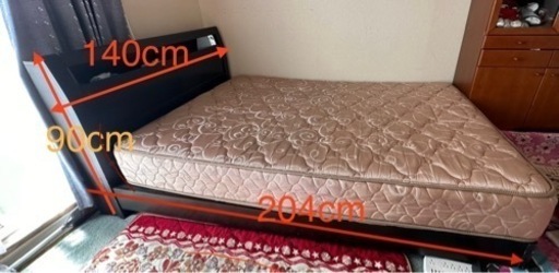 ダブルのベッド取りに来てくれる方にお渡しします。