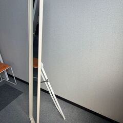 スタンドミラー　高さ155 cm  横幅30cmの画像