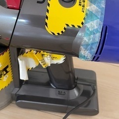 ダイソンコードレスクリーナー　SV10ジャンク品の画像