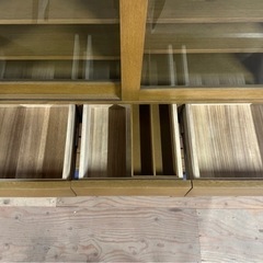 INT219 キャビネット　食器棚　無垢材　天然木の画像