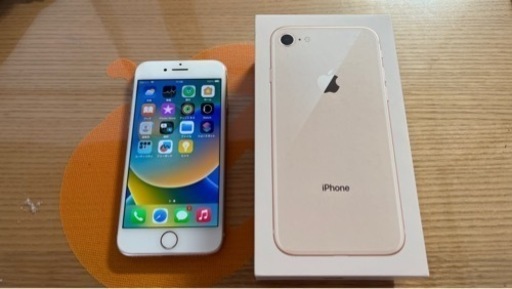 iPhone8 本体と付属品は箱のみ