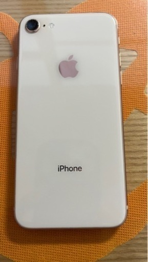 iPhone8 本体と付属品は箱のみ