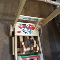 幼児用木製手押し車の画像