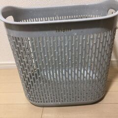 洗濯籠、柔軟剤の画像
