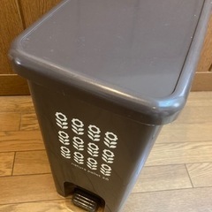 ゴミ箱　26L フタ付きペダルペールの画像