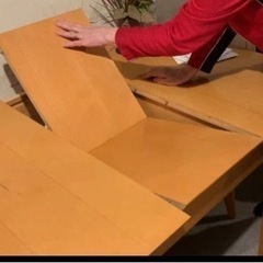 ダイニングテーブル(伸ばせるタイプ)