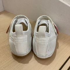 アシックス　室内履き　15cm カーズワッペン付きの画像