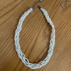 パールネックレス3点　髪飾り1個セットの画像