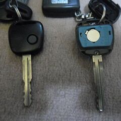 腕時計、車のリモコンキーの電池交換承ります。
