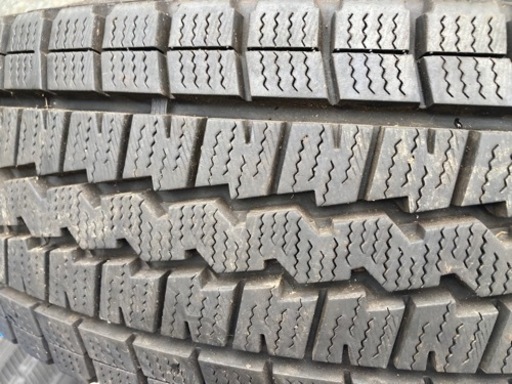 スタッドレスタイヤ　ハイエース　DUNLOP