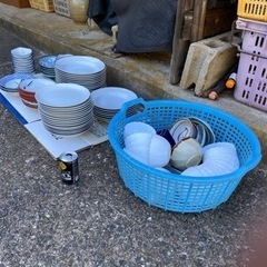 食器（引き取り者様決定致しました）