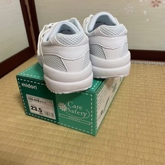 ナースシューズ　23.5cmの画像