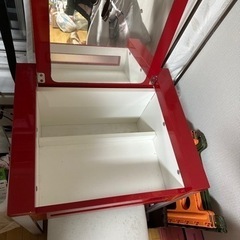 赤いドレッザー　セットの画像