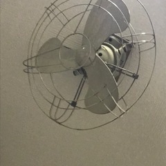 古い電車に付いていた扇風機