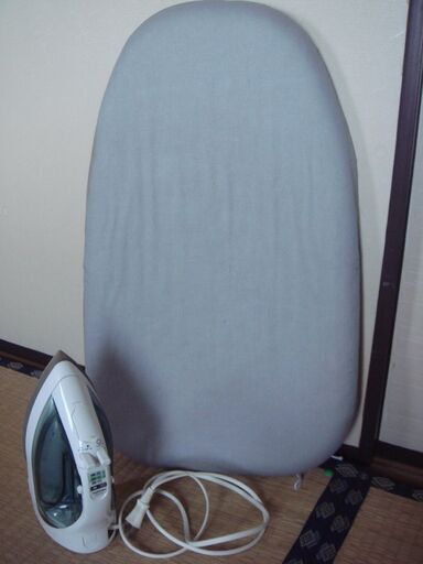 動作品　TOSHIBA　東芝スチームアイロン　アイロン台　セット