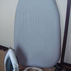 動作品　TOSHIBA　東芝スチームアイロン　アイロン台　セット