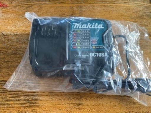 マキタ　充電器　DC10SA 10.8V