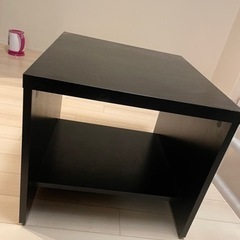 黒のサイドテーブルの画像