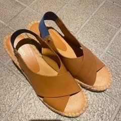 再値下げ　nouer クロスサンダル　