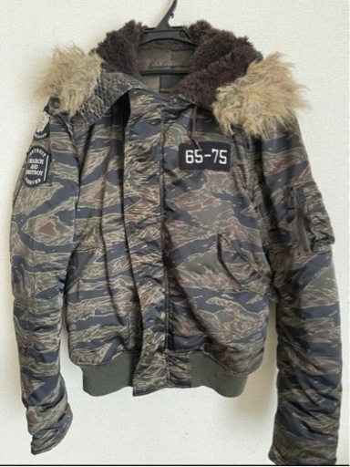 ヒステリックグラマー　HYSTERIC GLAMOUR プリマロフトＬサイズ