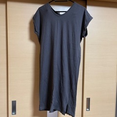 Tシャツ茶色