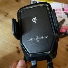 自動車　スマホホルダー　ワイヤレス充電　の画像