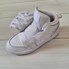 【値下げ】ナイキ  JORDAN 1 MID  キッズ スニーカー20㎝ の画像