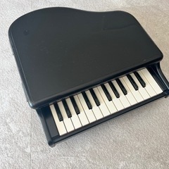 おもちゃのグランドピアノ