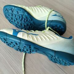 サッカーシューズ　22.5センチの画像