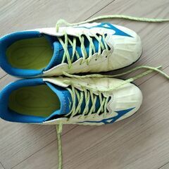 サッカーシューズ　22.5センチ