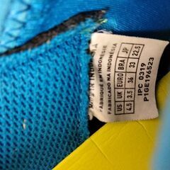 サッカーシューズ　22.5センチの画像