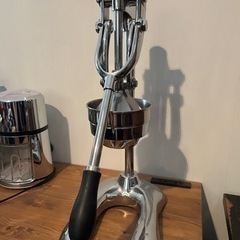 フレッシュジュース搾り器