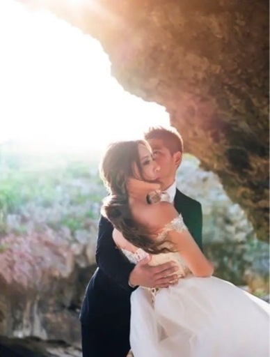 美品?ウェディングドレス  どくとく　結婚写真 