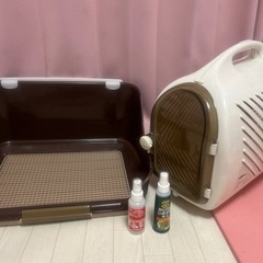 子犬お迎え用　色々セット（中古）キャリーケース　トイレ　しつけスプレーの画像