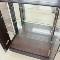 ダウンライト付きコレクションボード☆飾り棚☆幅75cm☆高さ183cm☆ショーケース☆中古品☆G1074【こちらは店舗です。浜村鹿野温泉ICから3分 買取本舗 宮本リサイクル 営業時間9～19時 定休日水曜のみ←連絡できませんm(_ _)mの画像