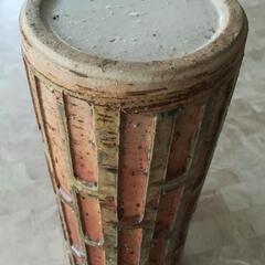 (交渉中)信楽焼花器　伝統的な陶器にシンプルな意匠性の画像