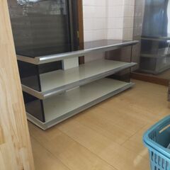 テレビ台譲ります。